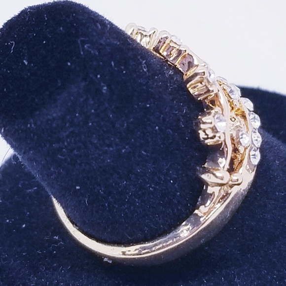 Gold Tone CROWN Princess Ring w/ Rhinestones 7, 9 - Picture 8 of 8